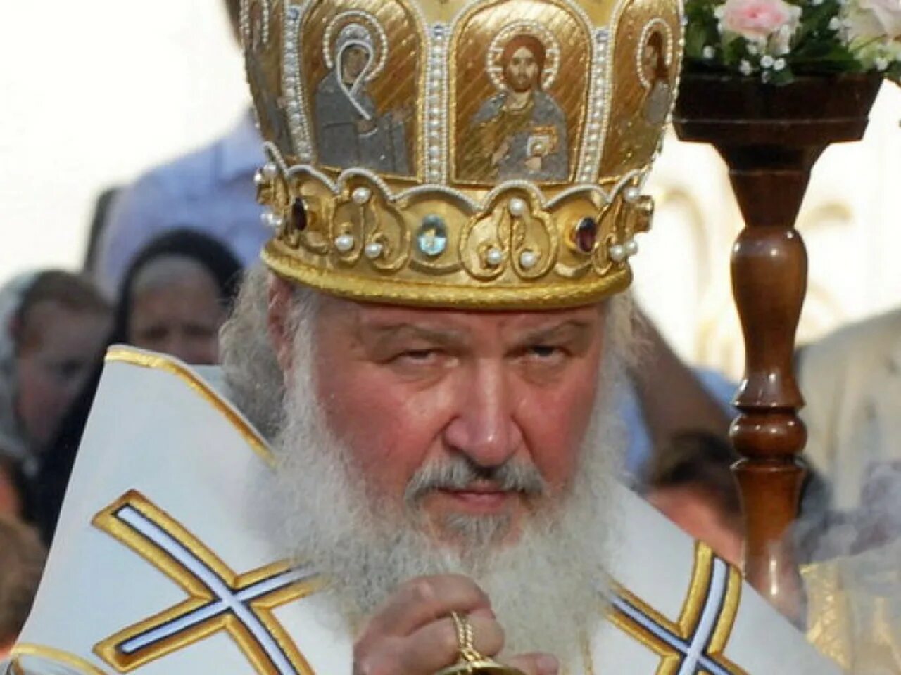 Гундяев. Кирилл гундяев 2007. патриарх кирилл злой. корона патриарха кирилла. корона католикоса.