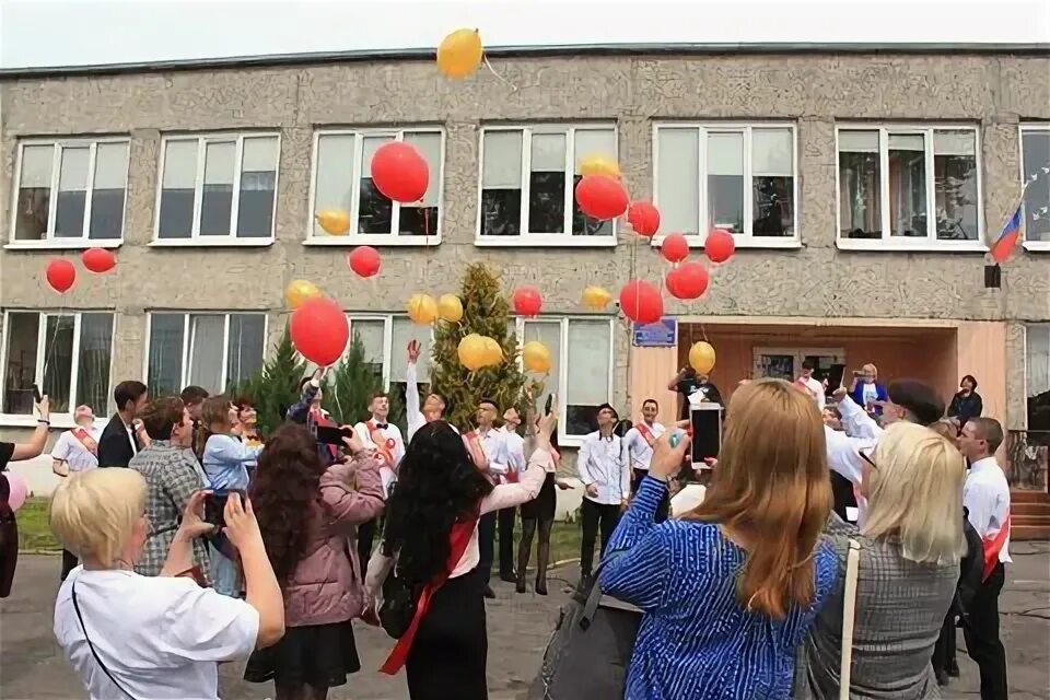 Яблоневская школа Калининградская область. Яблоневская школа Гурьевский район. Яблоневская школа Кораблинский район. Школа в поселке Яблоневка Гурьевского района. Калининградский общеобразовательные школы