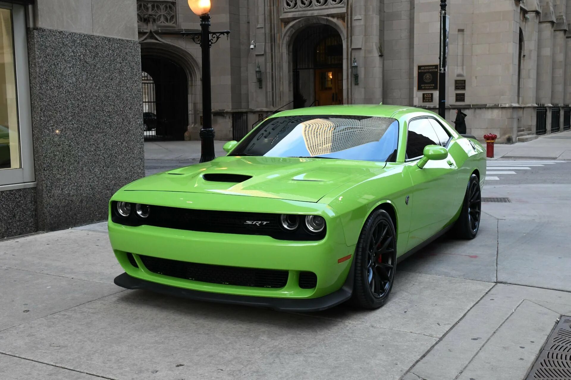 Dodge зеленая. Dodge зеленая. Додж челленджер салатовый. Додж челленджер салатовый. Dodge challenger hellcat green.