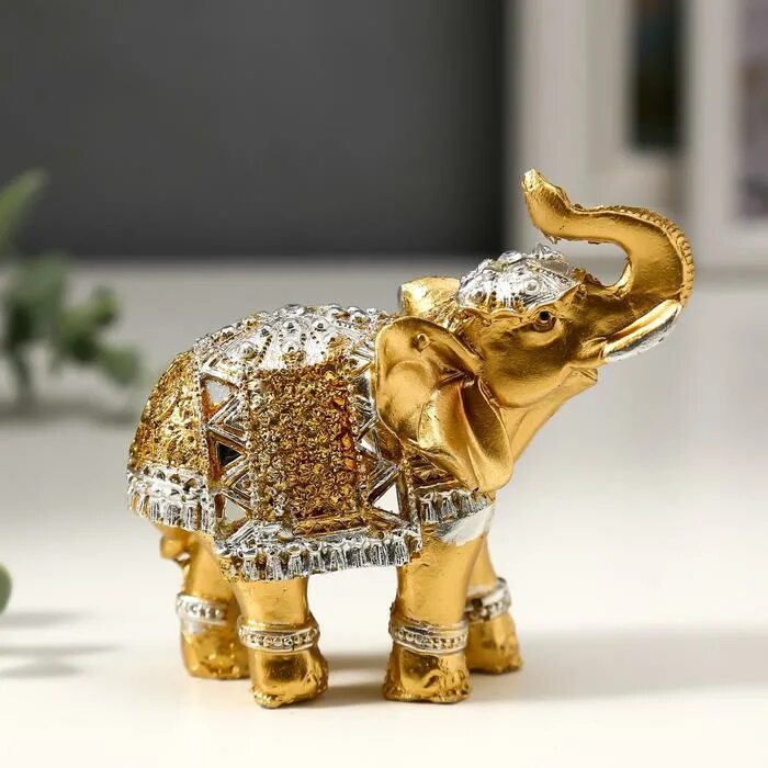 Золотой слоник. Золотой слон. Золотой слон 5*. Красивые золотые слоны статуэтка. Металлический золотой слон.
