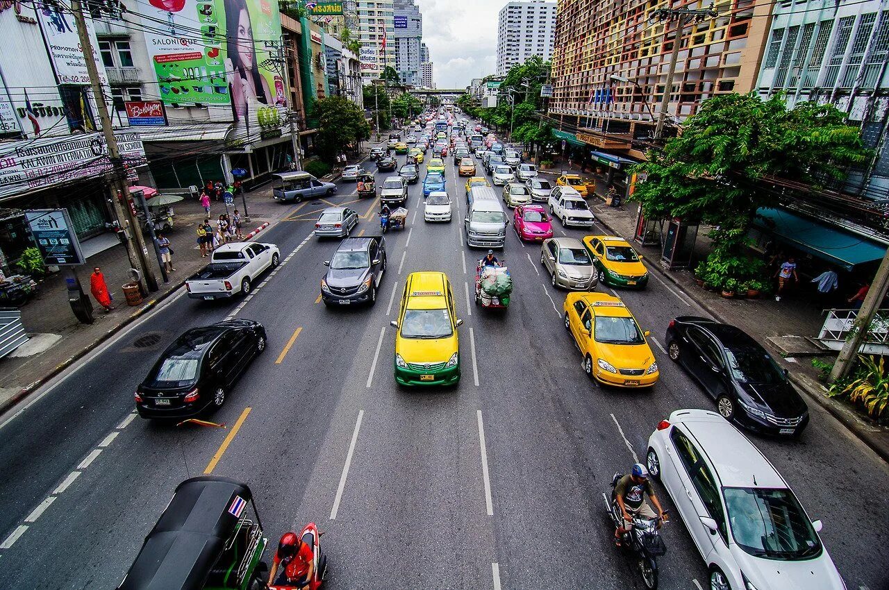 Авто бангкок. Бангкок Центральная улица. Бангкок улицы центр. Тайланд Бангкок улицы. Бангкок камера города центр.