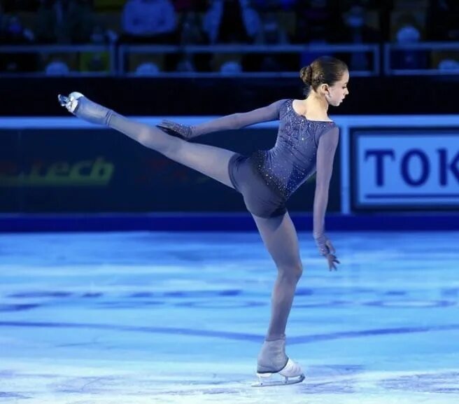 Валиева коньки. Камила валиева маленькая на коньках. Валиева коньки. Валиева камила 2021 фигурное катание. Kamila valieva figure skater.