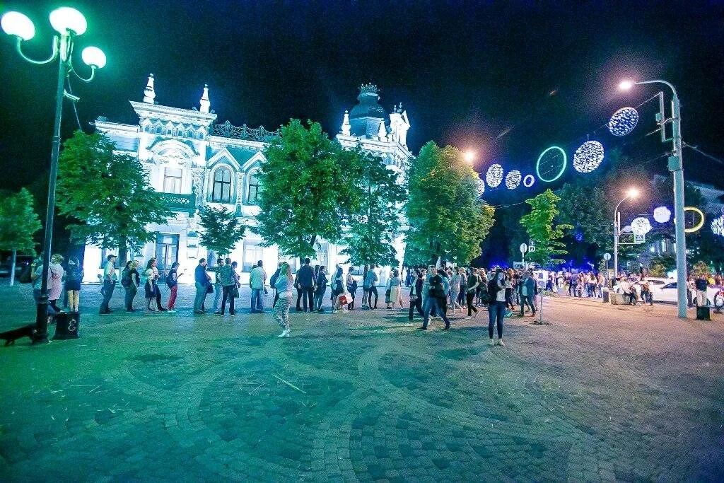 Краснодар улица красная ночью. Краснодар в ноябре. Красная краснодар парк. Куда пойти в краснодаре в выходные. Музей имени коваленко в краснодаре.