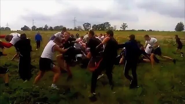 Русский парень толпой