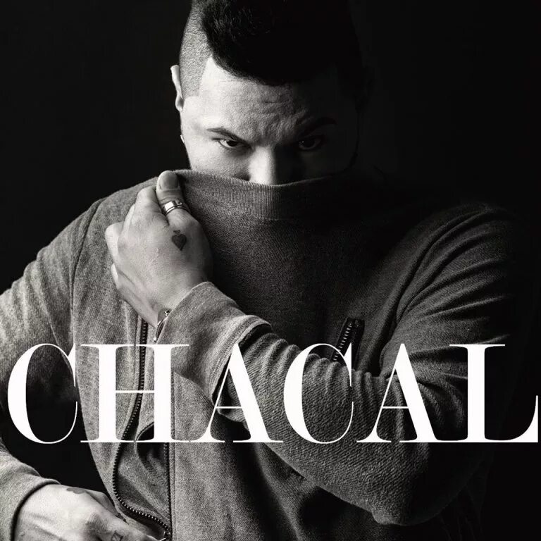 Ми дж. Исполнитель el Chacal. Энамор певец. Chacal певец его девушка. Переводчик грешник enamored.