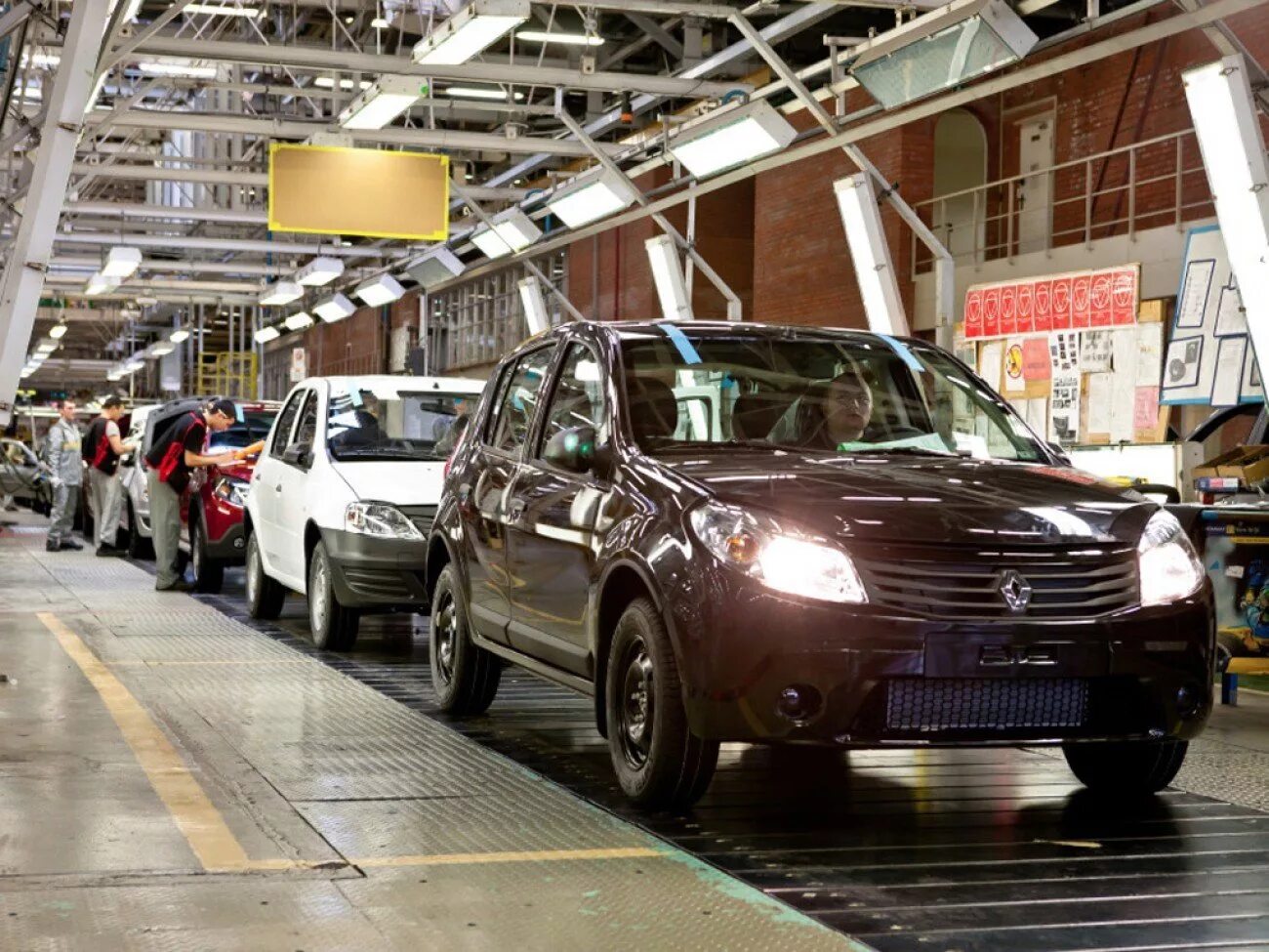 Рено Логан Автофрамос. Завод Renault в Москве. Завод Автофрамос в Москве. Автозавод Рено Дастер.