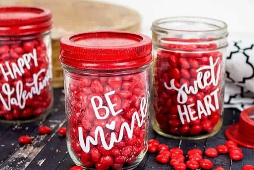 Сердце из шоколада кондитерское. Сладости. Конфеты на хэллоуин. День сладостей. Some sweets.