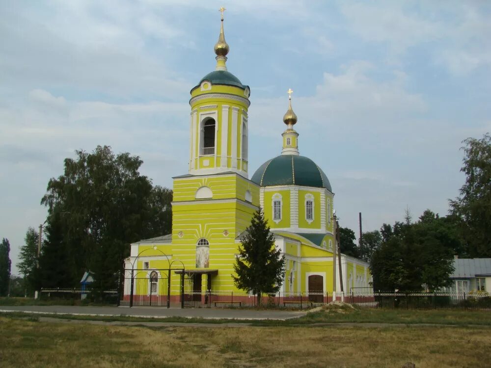 Погода в кривополянье чаплыгинского. Храм Михаила Архангела Кривополянье. Храм в Кривополянье Липецкой. Кривополянье Чаплыгинского района. Чаплыгин Кривополянье Церковь.