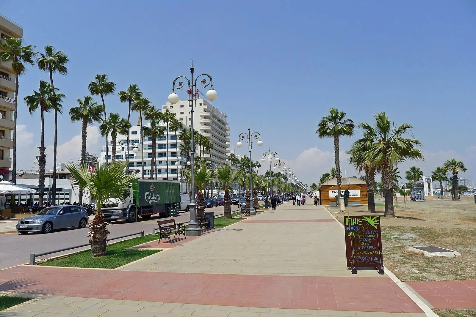 Ларнака это. Larnaca кипр. остров кипр город ларнака. ларнака центр города. ларнака кипр фото города.