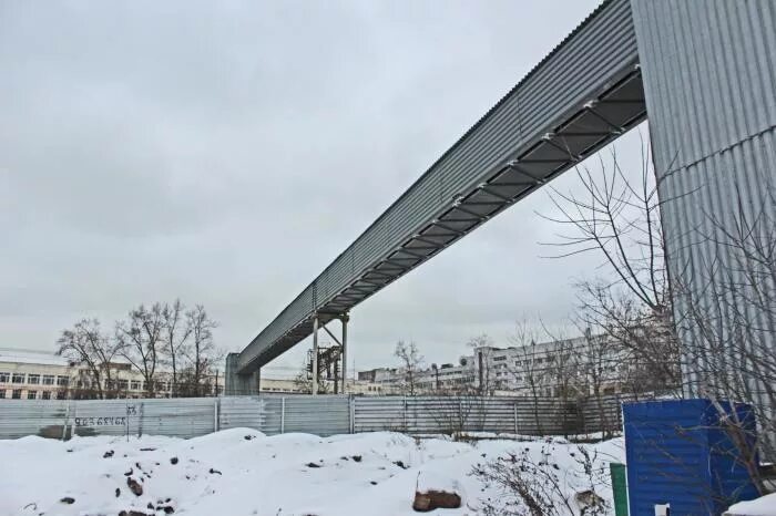 Железнодорожный мост через пулковское шоссе. Электричка мясокомбинат путепровод. Электричка мясокомбинат путепровод. Путепровод бескудниково. Путепровод для сельхозтехники.