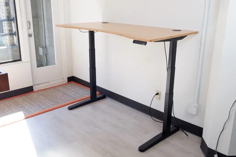 Desk stands. Стол Desk Stand up 12. Стоячий стол. Компьютерный стол стоячий. Офисный стол стоячий.