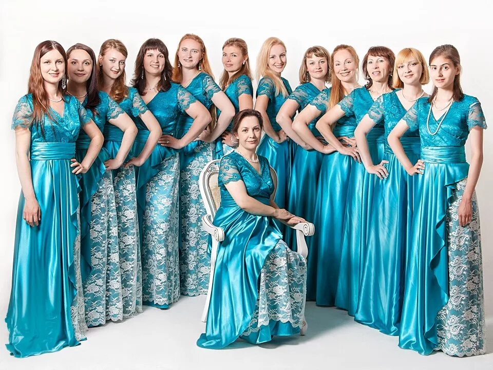 Костюмы для женского ансамбля. Костюмы для эстрадного хора. Пашковский дом культуры краснодар. Краевой дворец дружбы русь хабаровск. Вокальный ансамбль.