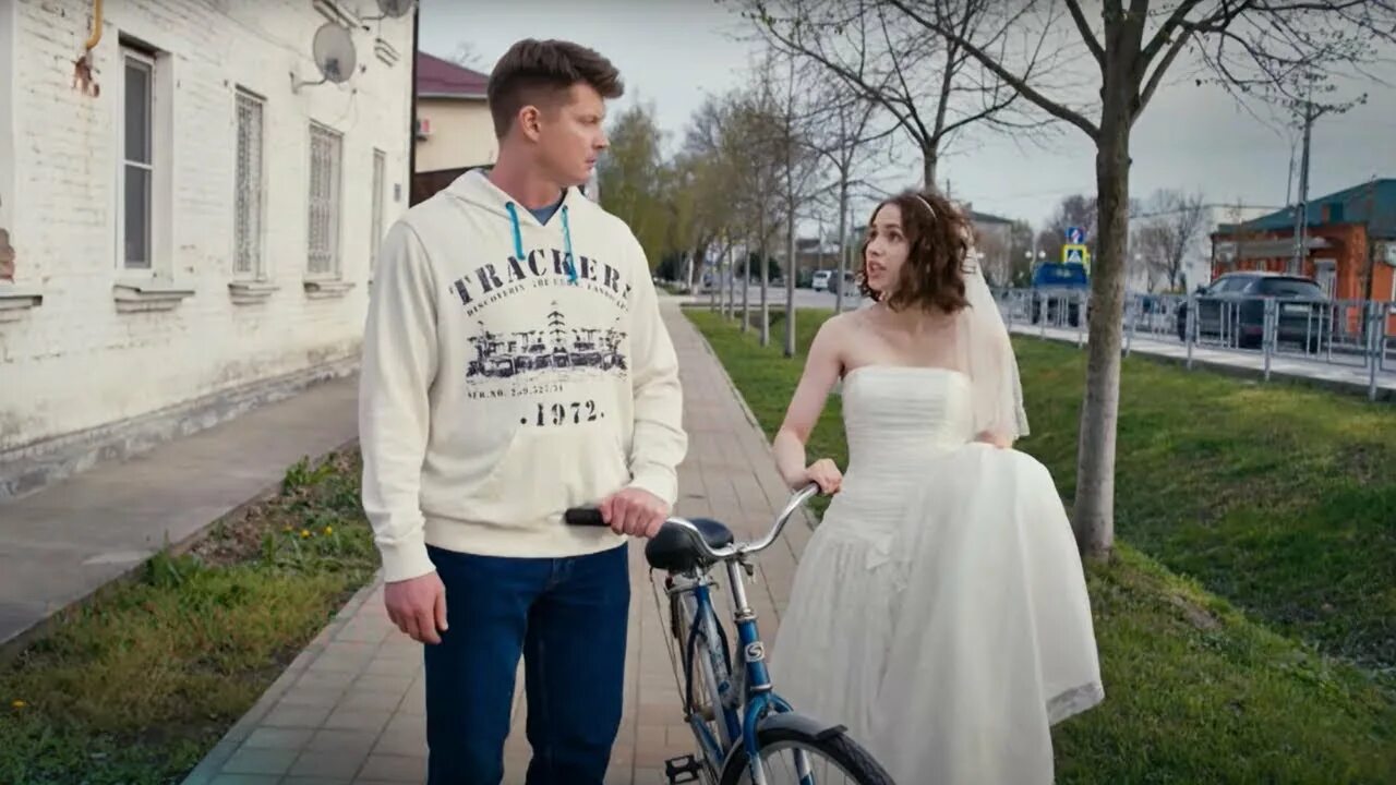 Дура 2025 года. Лирическая комедия «дура &amp; дурочка».