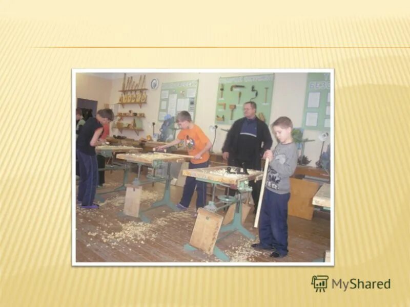 Специалисты социальной защиты курят смоленск. Инструктор по труду. Цели инструктора по труду. Инструктор по труду. Инструктор по труду столярная мастерская.