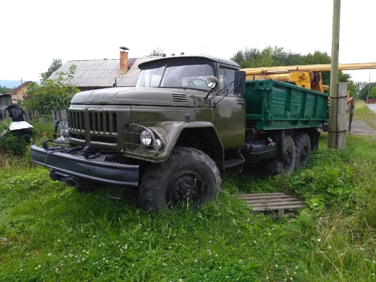 Купит бу зил 131 дизель. ЗИЛ 131бартовой самосвал. ЗИЛ 131 бортовой. ЗИЛ 131 бортовой самосвал. ЗИЛ 131 зеленый.