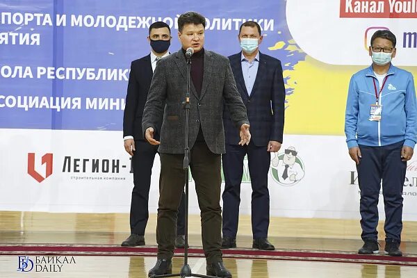 Кубок города улан удэ 2025. Кубок города улан удэ 2025. Футболист с кубком. Улан-удэ соревнования 2024 года. Кубок города улан удэ 2025.