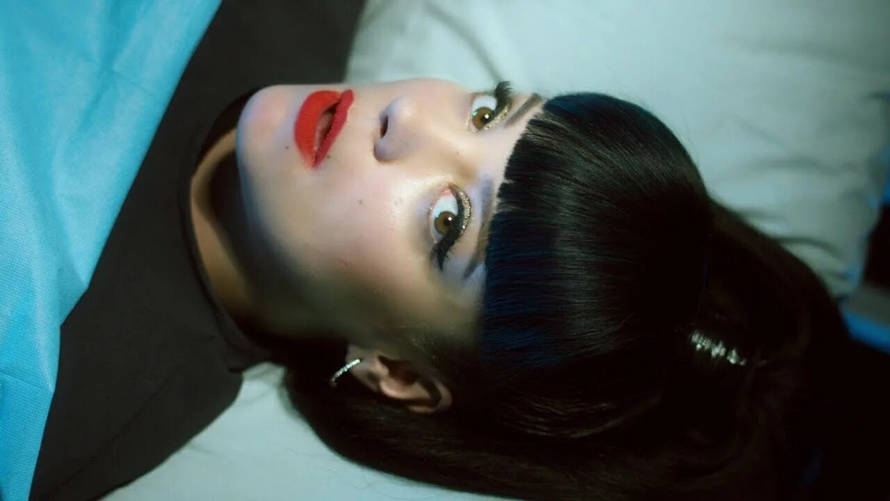 Lily hard. Lily allen  hard out here. lily allen smile клип.