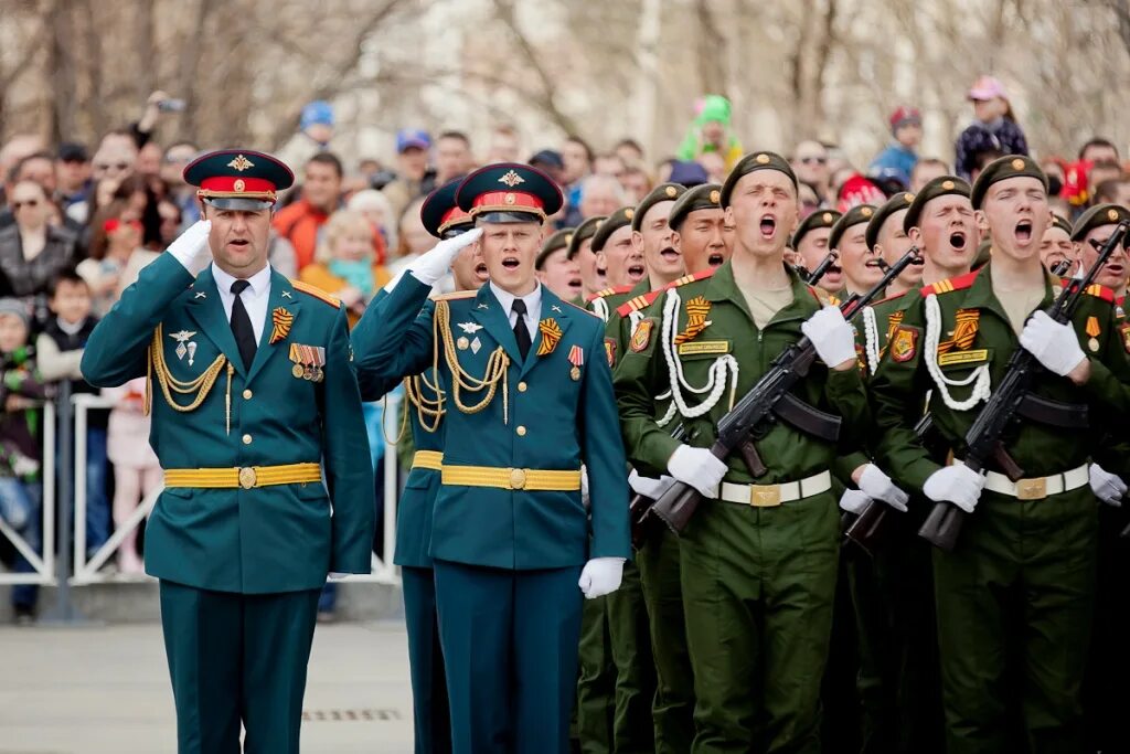 9 мая 2015 год. Парад Южно Сахалинск 2015. Парад Победы Южно Сахалинск. Парад Победы Южно Сахалинск 2021. Южно-Сахалинск парад Победы 2015 год.