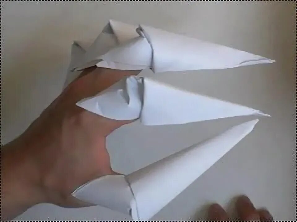 Как сделать когти из бумаги. Оригами когти дракона. Оригами на руку. Оригами когти дракона. Как делать когти из бумаги а4.