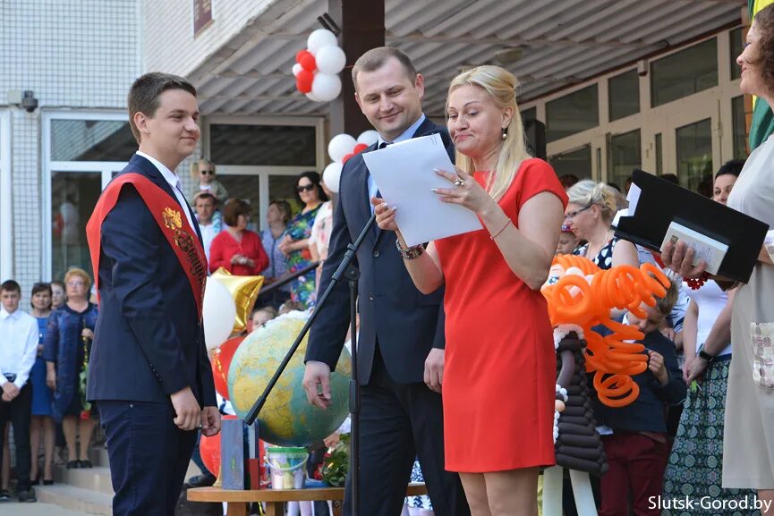 Средняя школа № 12 город слуцк. Сайт сш 10 слуцк. Выпускной 2 школа 2022 поставы. Слуцк 7 школа. 10 школа слуцк.