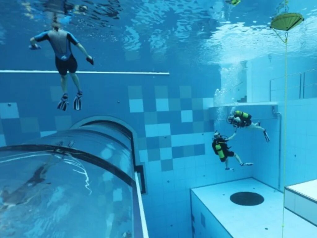 6 метров глубина. Самый глубокий бассейн в мире 900 тысячглубокостии метров. Самый глубокий бассейн Италия. Самый глубокий бассейн в мире 100 метров глубиной. Самый глубокий бассейн в мире 1000 метров.