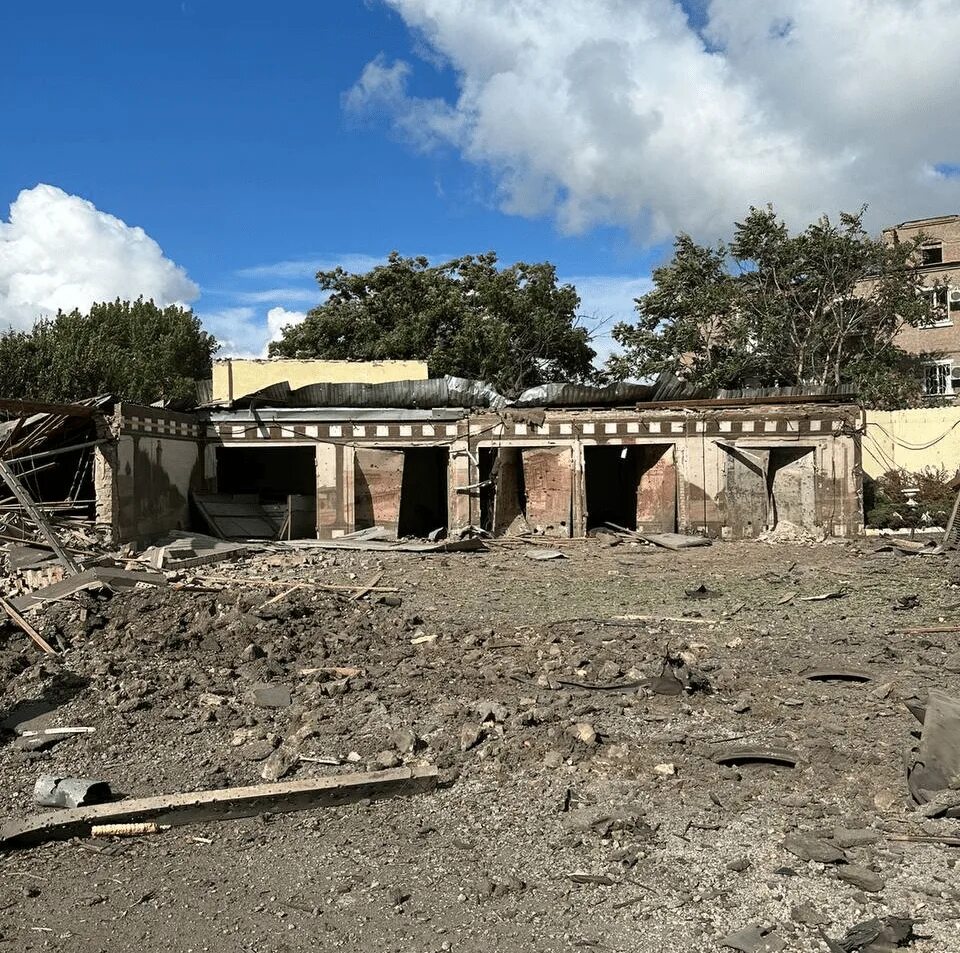 Сцкк луганск. Обстрел ростовской области февраль 2022. Обстрел ростовской области. Ростовская область обстрел с украины. Разрушенные дома донбасса.