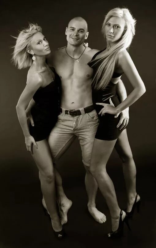 жена тесака. девушка максима марцинкевича нэнси малиновая. тесак окупай педофиляй. тесак марцинкевич оккупай. сестра тесака.