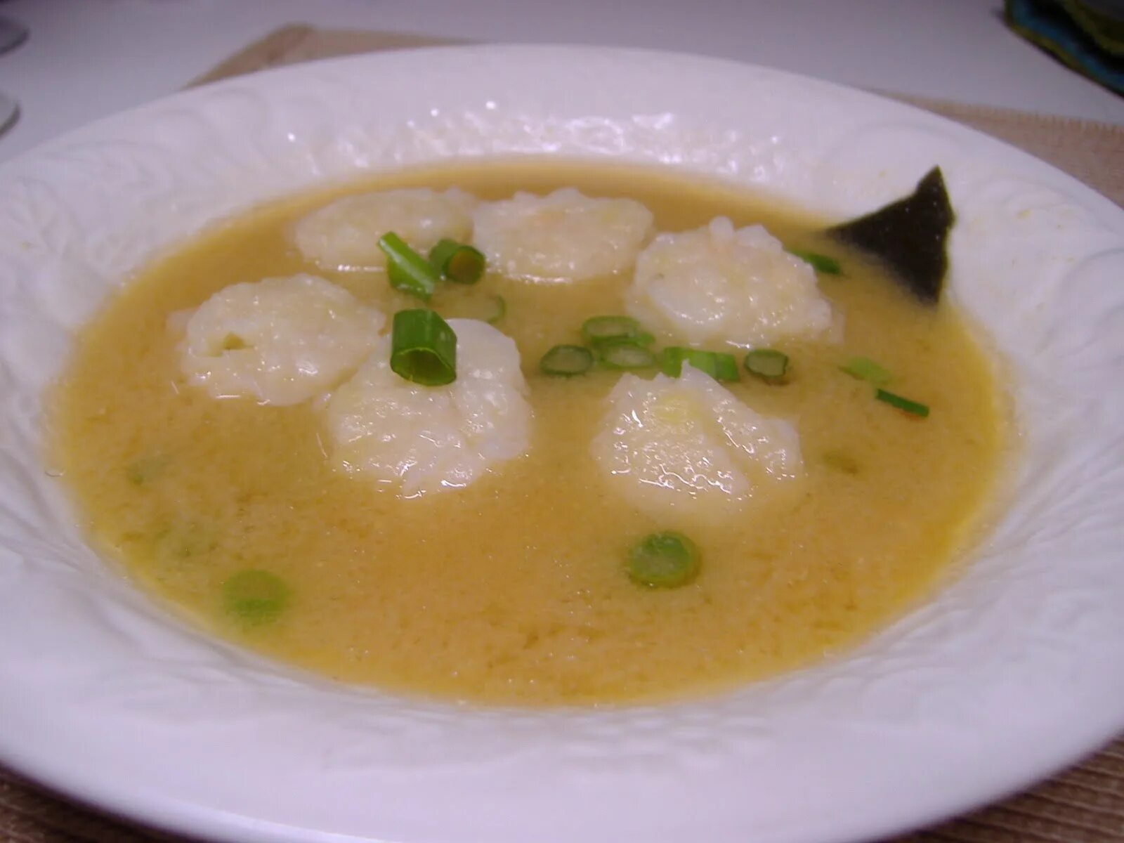 Суп с кусочками теста. Рваный суп. Суп с маленькими кусочками из теста. Суп с кусками теста. Куриный суп с клецками.