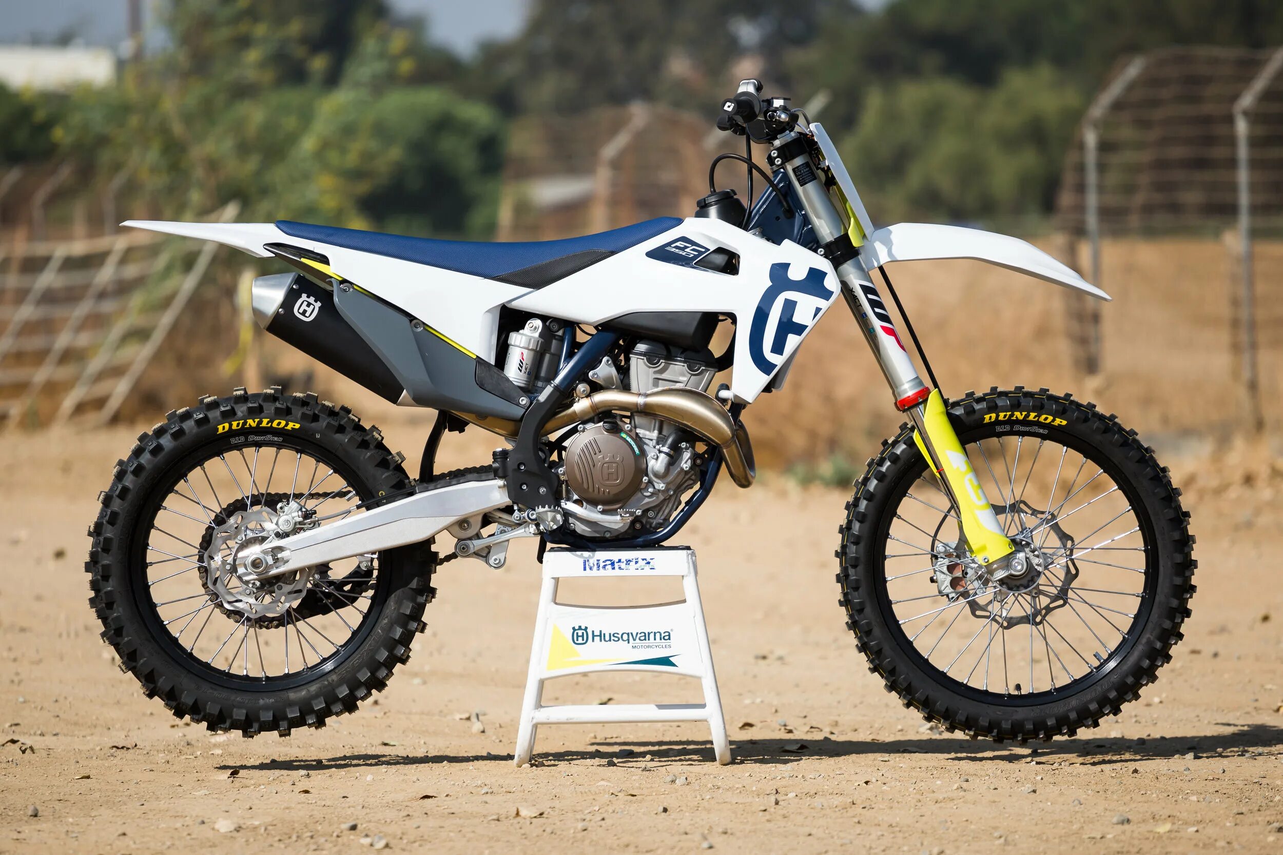 Ktm 2015 sxf 450. Husqvarna fc 350 2019. 450 350 250. Ктм ехс 300 2022. Husqvarna fe 450 2022.