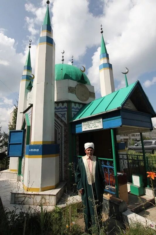Мечеть в набережных челнах. Самая маленькая мечеть в мире. Мечеть мисбах набережные челны. Самая маленькая мечеть. Мечети в городе набережные челны.