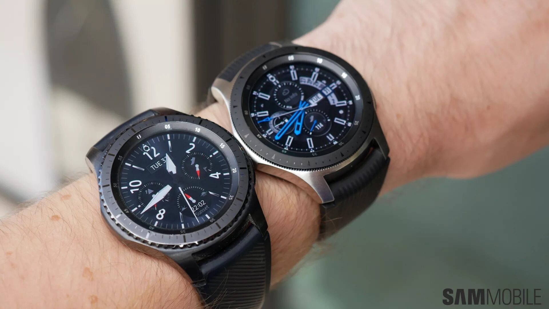 Часы самсунг сравнение. Samsung Gear s3 Classic 46mm. Samsung Galaxy watch 3 Classic 46mm. Samsung Galaxy watch vs Gear s3. Samsung Galaxy watch Gear s3.