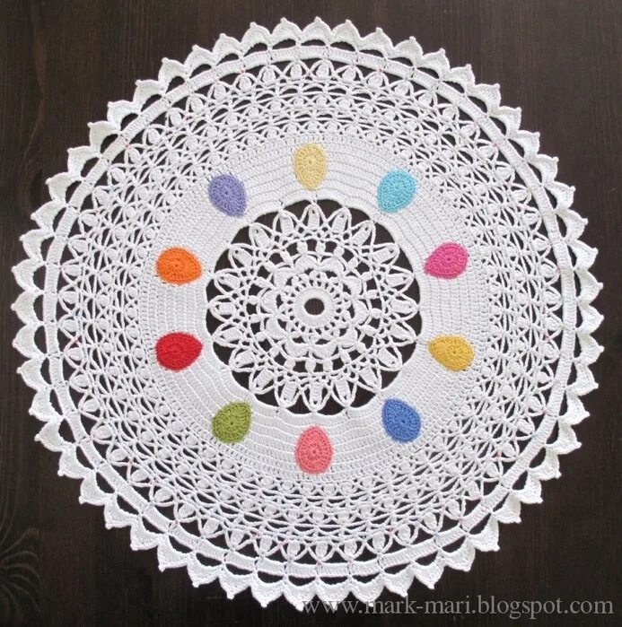 Салфетка пасхальная крючком в технике. Пасхальные салфетки крючком. Салфетка на Пасху крючком. Вязаная салфетка к Пасхе. Вязаная салфетка к Пасхе крючком.