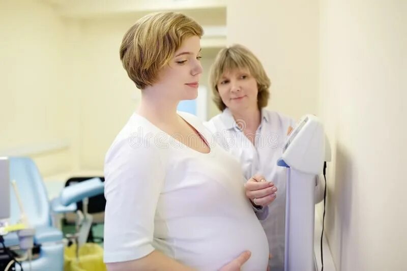 Измерение веса беременных. Измерение массы беременной. Семейный врач гинеколог