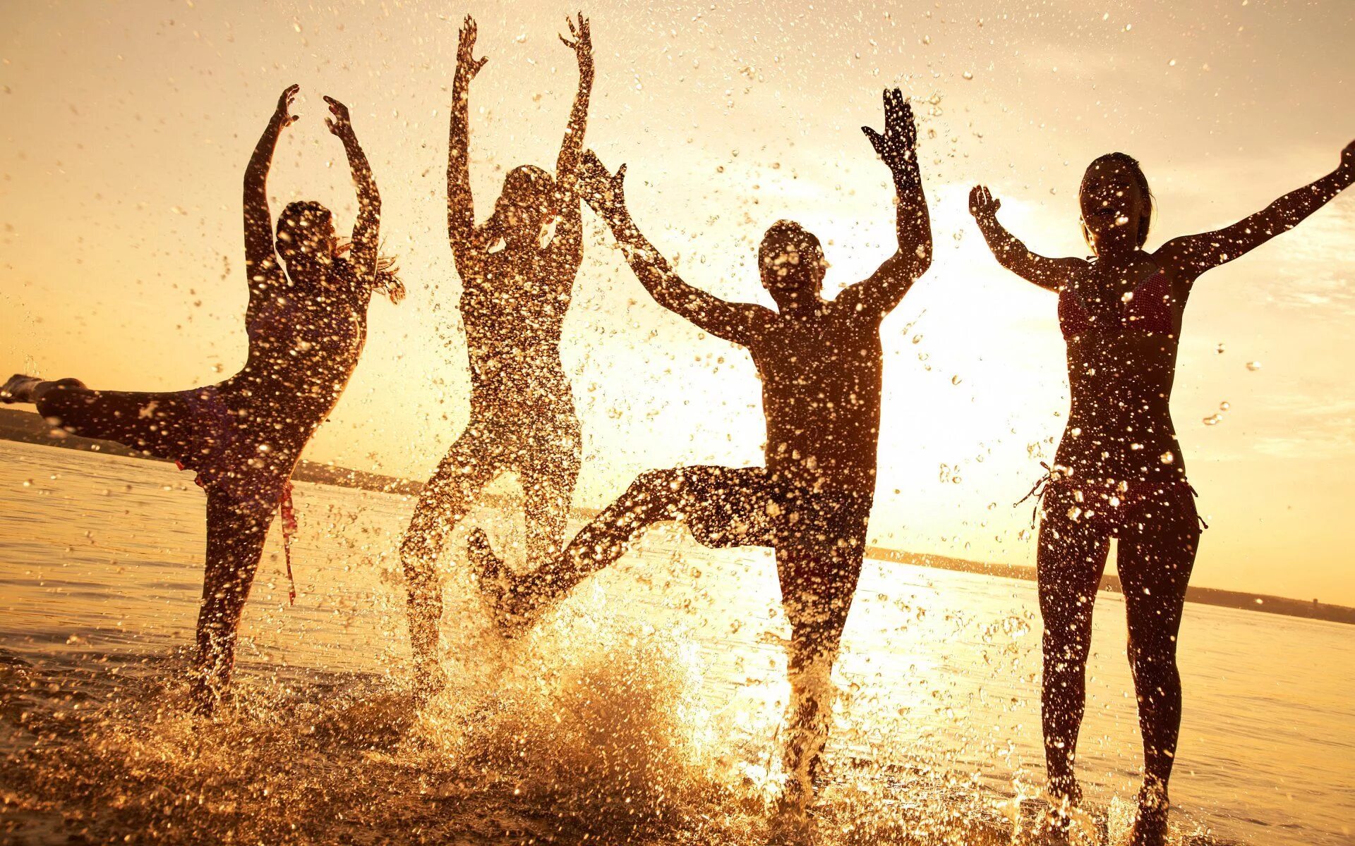 Happy people life. Радость и веселье. Веселье на пляже. Счастья и веселья. Позитивный человек.