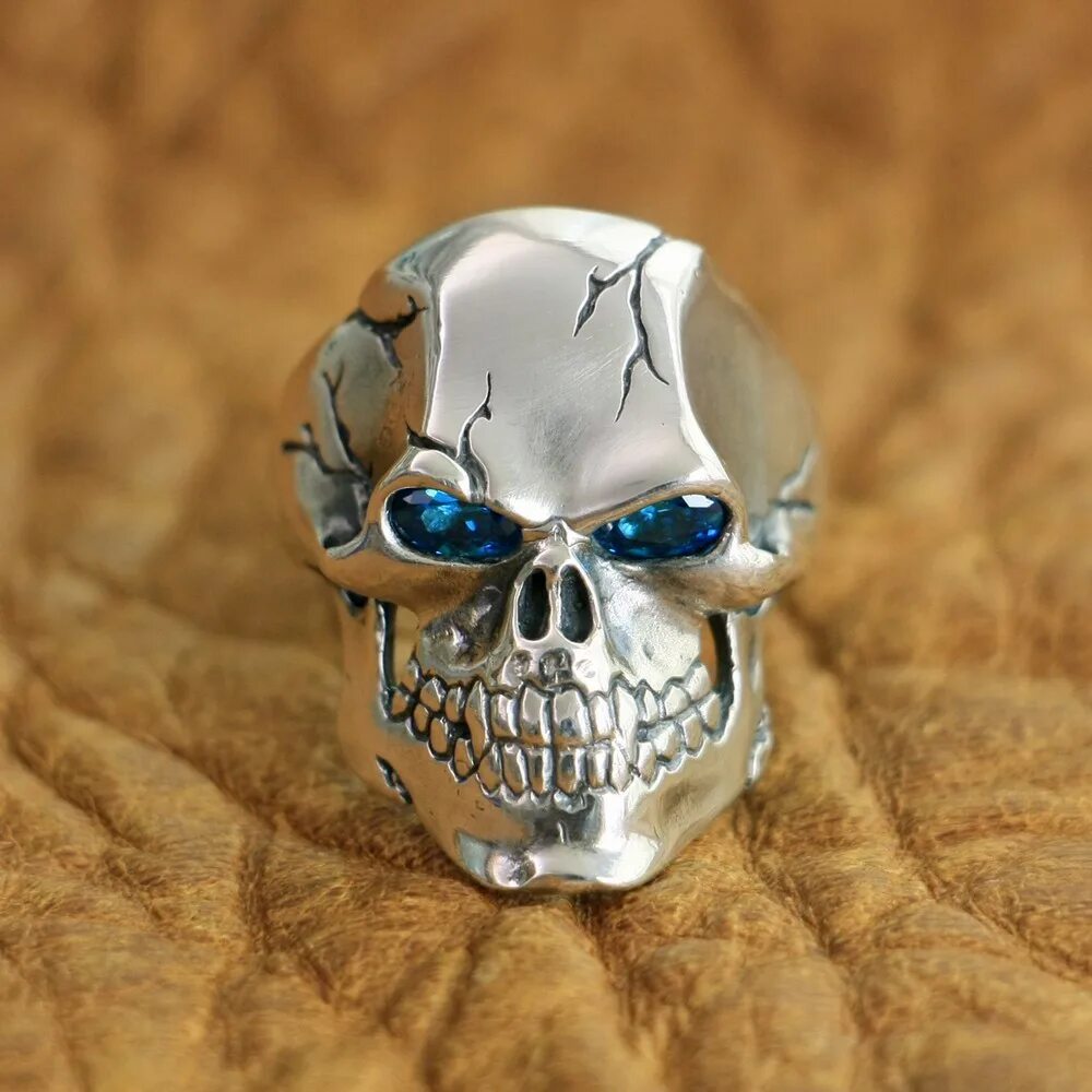 Серебряные кольца с черепами мужские. Silver skull ring. Серебряное кольцо "череп". Кольцо с черепом серебро мужское. Кольцо байкерское серебро.