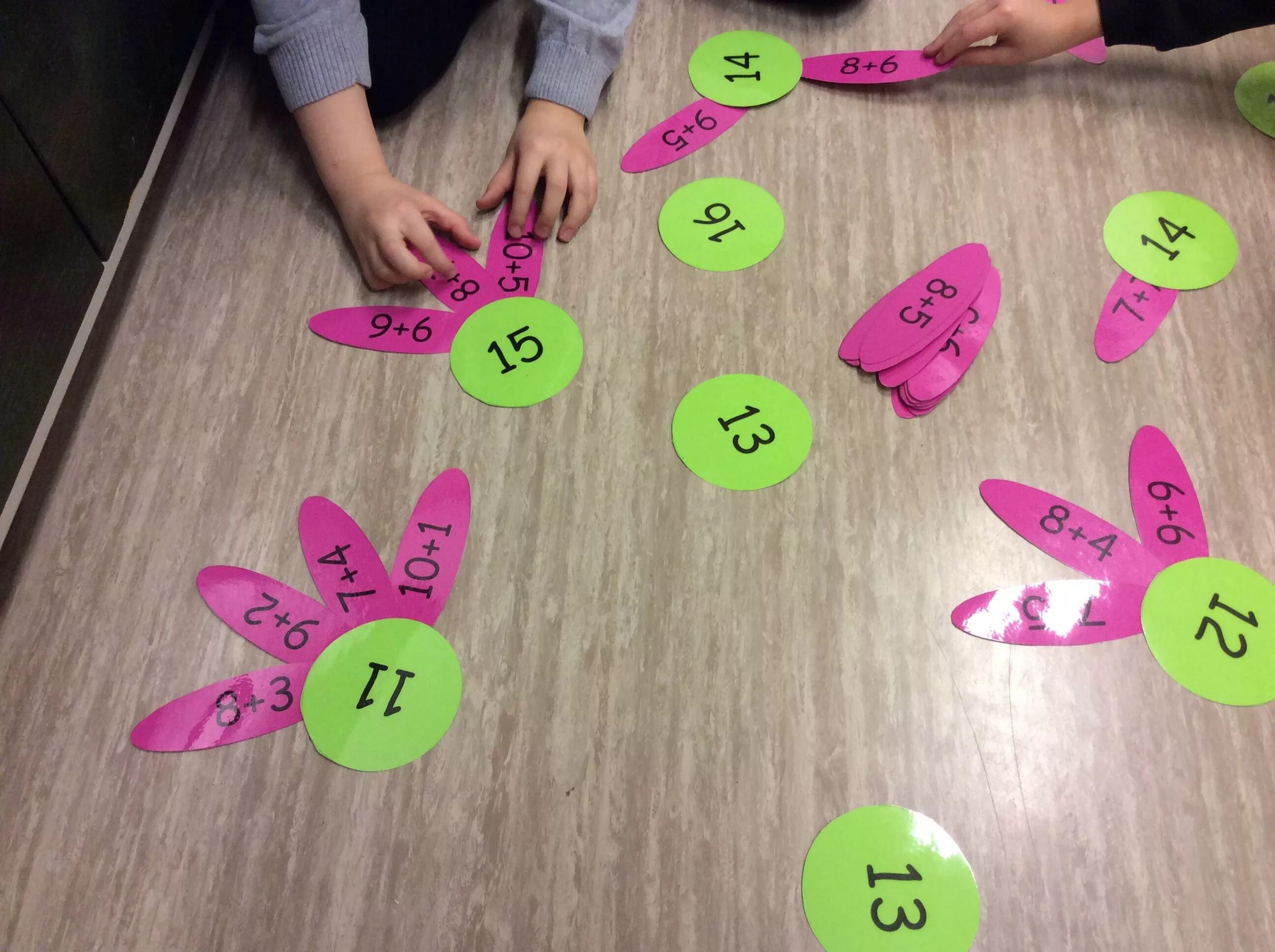 Идеи для 1 игры. Математические поделки. Математические поделки для детского сада. Идеи игр своими руками. Математика своими руками для дошкольников.