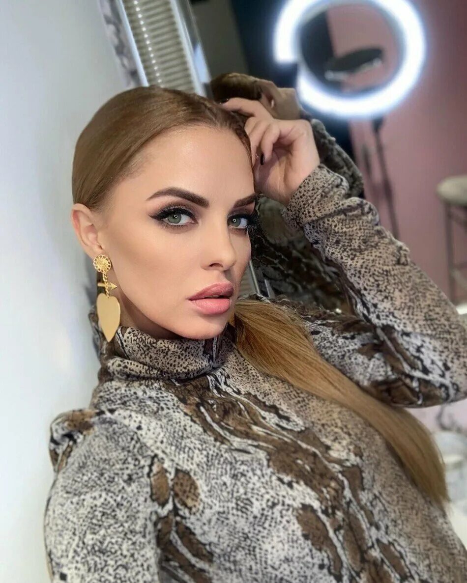 Ефременкова юлия до дом 2. Юлия ефременкова ведущая. Ефременкова дом 2. Юлия ефременкова фото. Ведущая дом 2 юлия ефременкова.