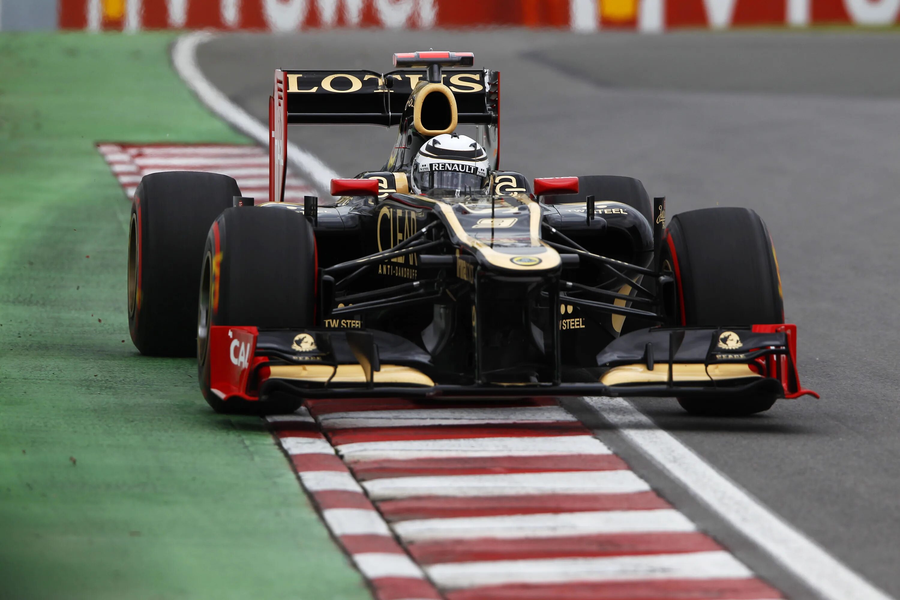 Лотус f1. Лотус ф1 2012. Lotus f1 Podium. Лотус ф1 1966.