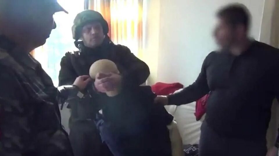 Маньяк заманил девочку в землянку. Андрей головачев убийца. &quot;андрей головачев&quot; убийца следователь. дети которых убили маньяки.