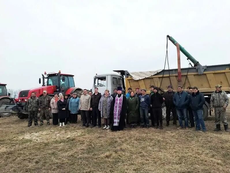 Автобус буда кошелево уваровичи. Праздник первой борозды. Праздник первой борозды надпись.