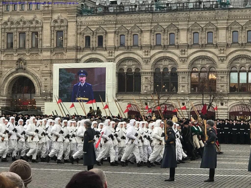 Зачем парад. Парад на красной площади 1987. Парад на красной площади 7 ноября. Парад 7 ноября 2014 года на красной площади. Парад на красной площади 7 ноября 1927 года.