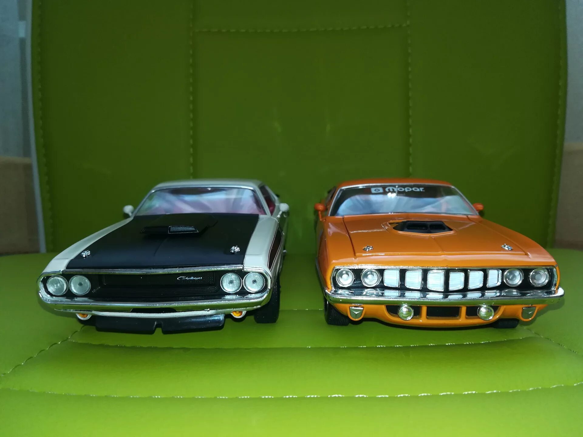 Cuda vs. Plymouth cuda 1970 и dodge challenger. plymouth hemi cuda чертеж. plymouth barracuda 1969. dodge v20.
