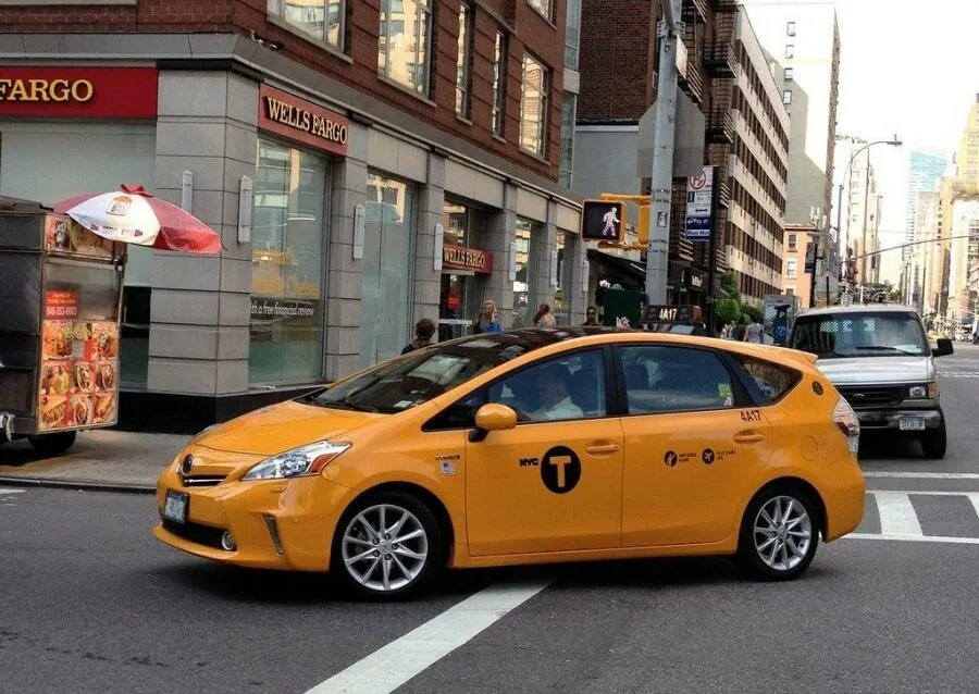 You drive taxi. Новые лондонские такси. За рулем такси. The taxi driver скрины. Taxi driver app.