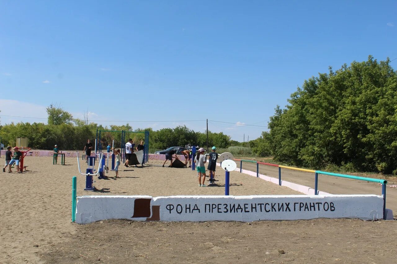 Село татарка черлакский район. Село Черлакское Нововаршавского района. Омская область Нововаршавский район село Черлакское. Черлакская школа Нововаршавского района. Черлакский район село красный октябрь.