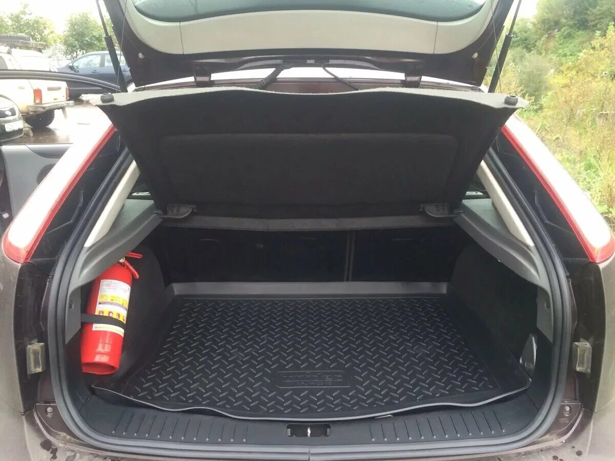 Габариты багажника ford focus 2 универсал. Ширина багажника форд фокус 3 хэтчбек. Opel astra j универсал багажник габариты. Форд фокус универсал габариты багажника. Объем багажника фокус 2 хэтчбек.