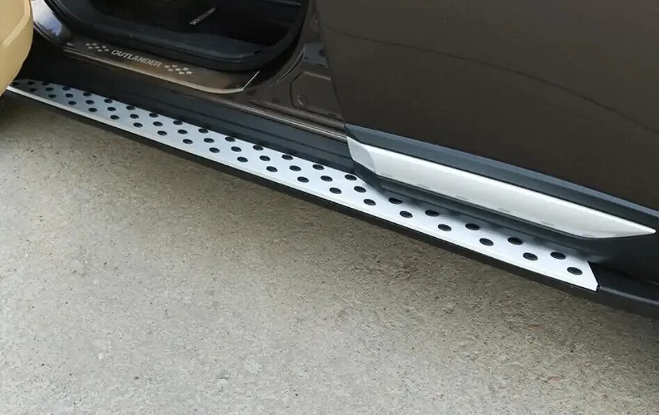 Пороги на mitsubishi outlander xl. Штатные накладки на пороги mitsubishi outlander 3. Пороги mitsubishi outlander 3. 1. Пороги mitsubishi outlander 3.