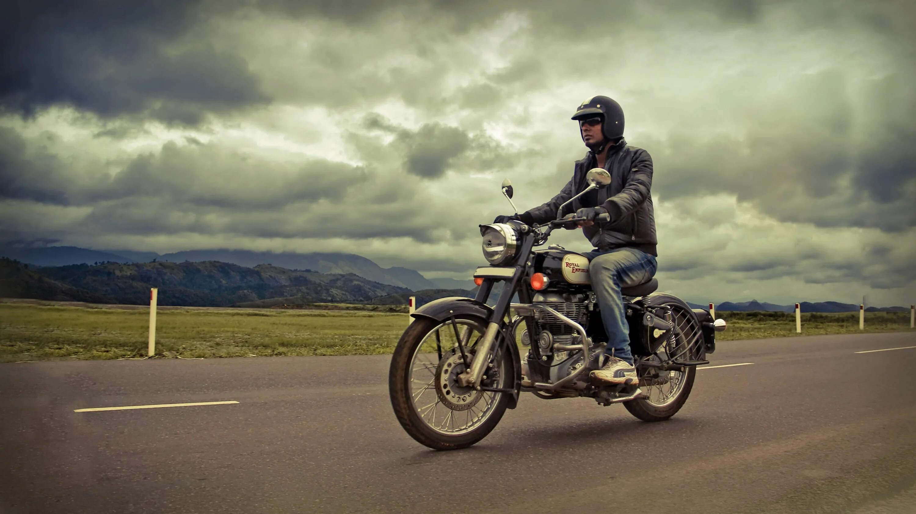 Роял Энфилд мотоцикл. Royal Enfield Riders. Royal Enfield Bullet 350. Royal Enfield Classic.