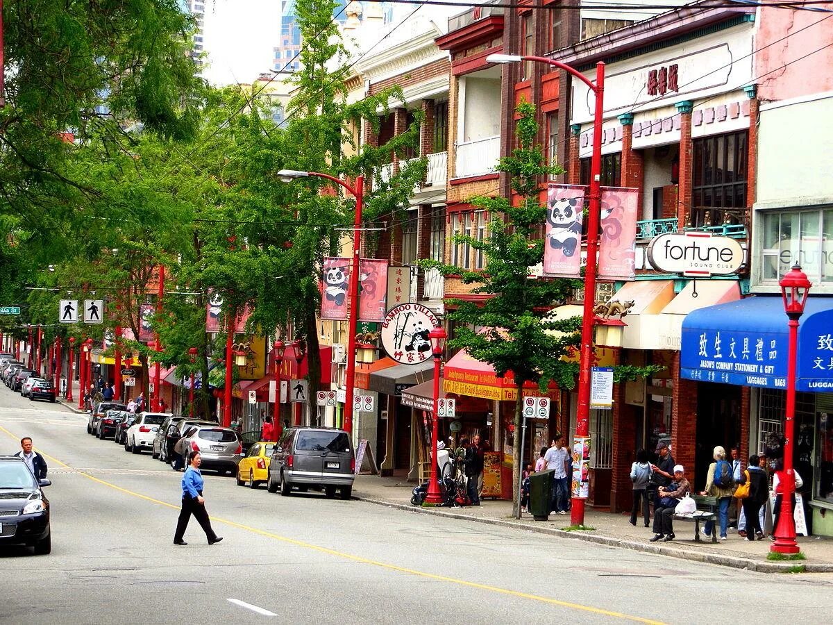 Площадь канады больше китая. China Town Ванкувер. Торонто Чайнатаун. Чайнатаун маллака. Чайнатаун китайский.