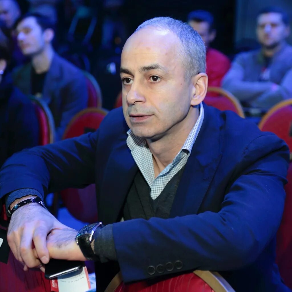 Сергей чуев росмолодежь. Осман кадиев анжи. Кадиев магомед муртазалиевич крепость. Осман американец кадиев. Осман кадиев.