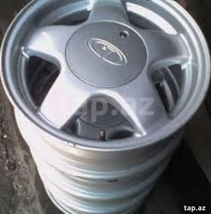 Стоковые диски ваз. Ваз 2112 диски r14. Ваз 2110 на штатных дисках. Заводские диски ваз 2110 r14. Диски лада приора r14 заводские.